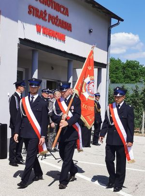 Odprowadzenie sztandaru OSP po ślubowaniu